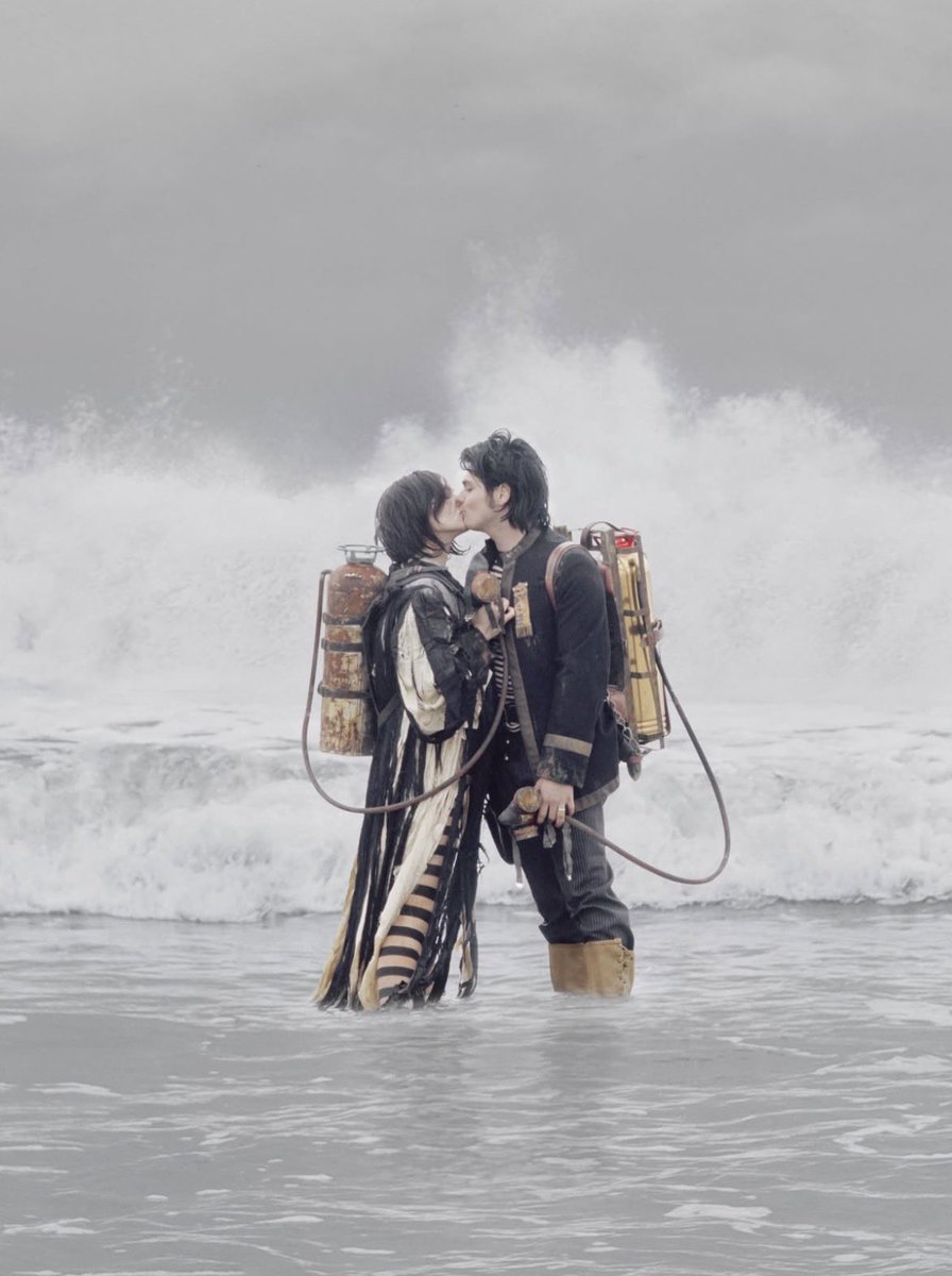 L0STMYW4Y_'s tweet photo. that weird couple that does interesting photoshoots together https://t.co/yKIsgV0VJV
