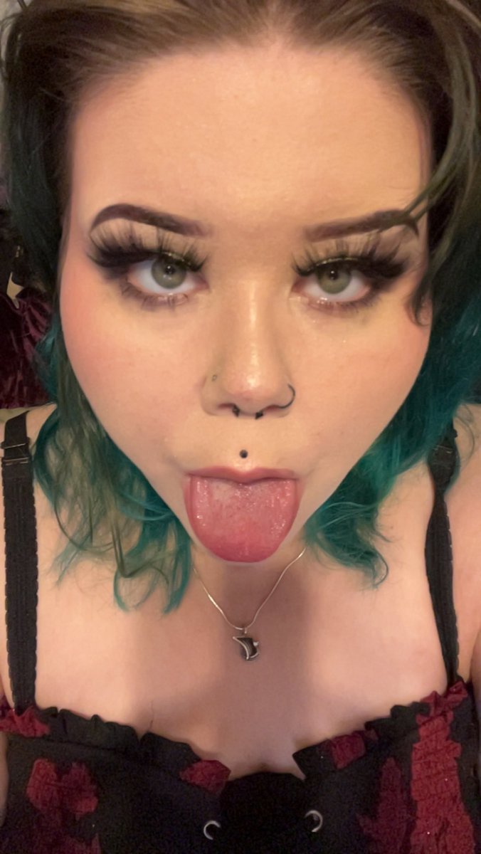 lasagnyewest's tweet photo. gmorninn

#nsfwtwt #twitterafterdark #fat #bbw #ssbbw #goth #pierced #coloredhair #puppygirl https://t.co/OEB9K0Yb5l
