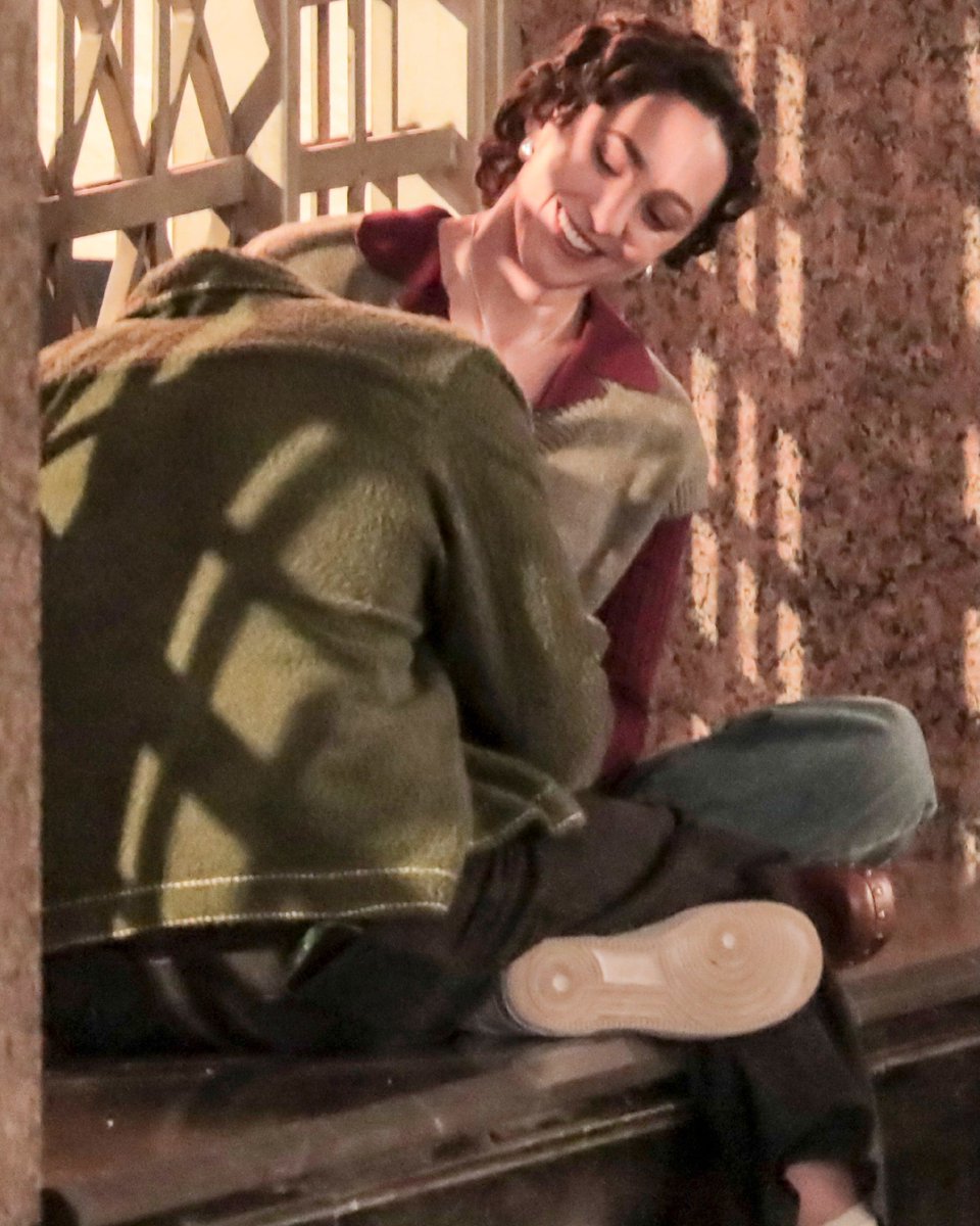 briardiarybr's tweet photo. 📸 | Stephen Kalyn e Lauren Patten (Joanna Maxwell) foram vistos no set de Off Campus, em Vancouver. https://t.co/bglKPqLnyE