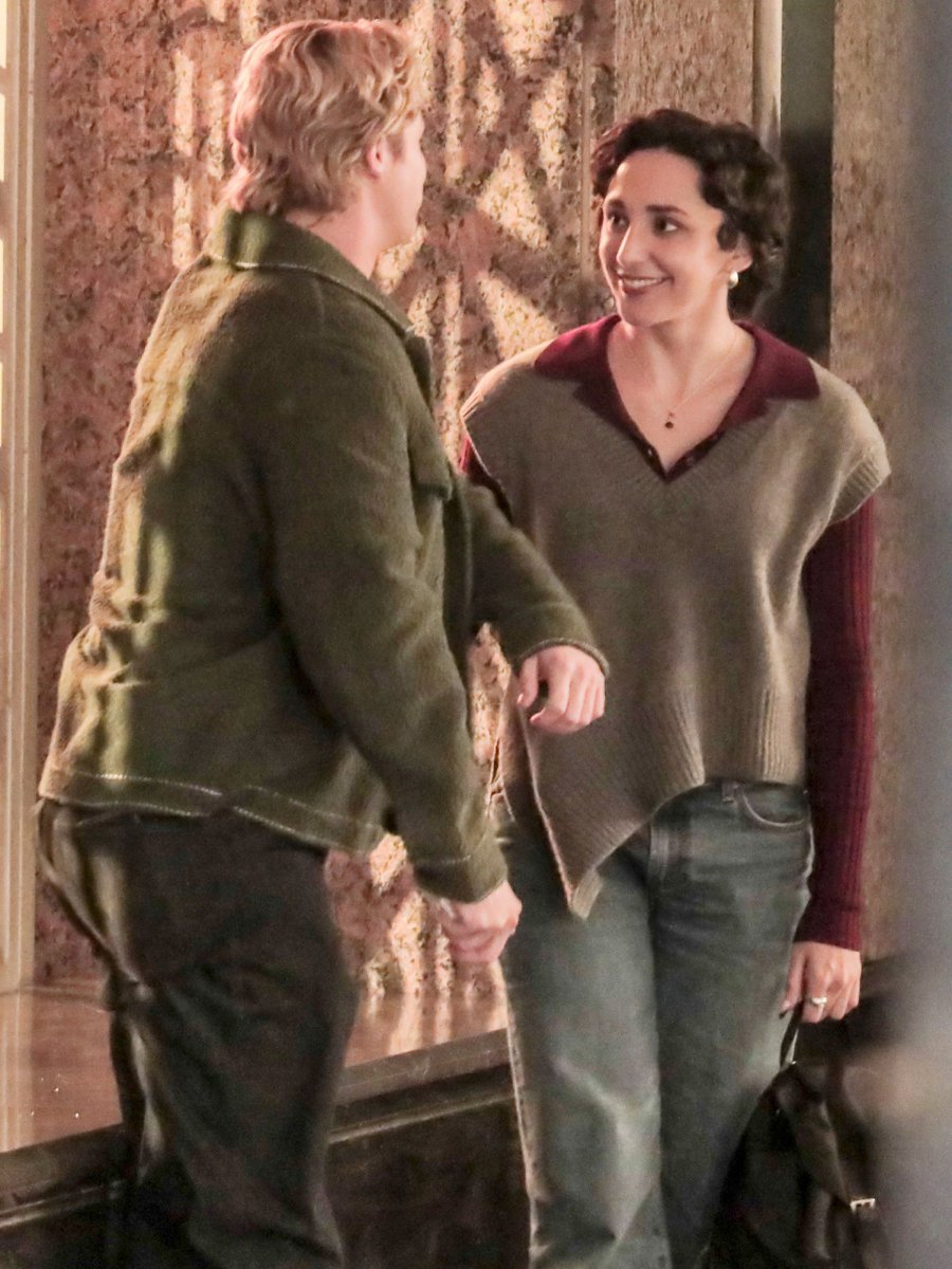 briardiarybr's tweet photo. 📸 | Stephen Kalyn e Lauren Patten (Joanna Maxwell) foram vistos no set de Off Campus, em Vancouver. https://t.co/bglKPqLnyE