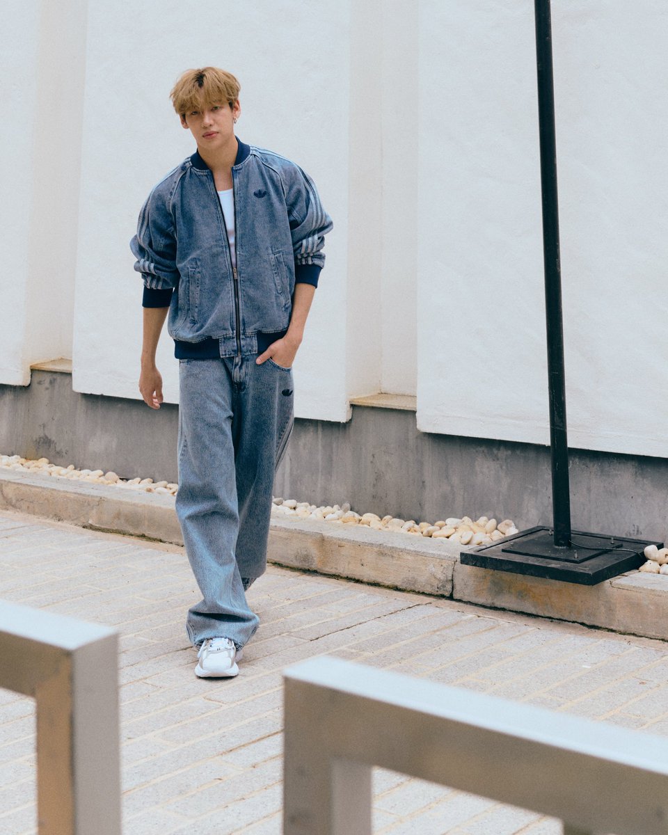 eleva_official's tweet photo. แบมแบม กันต์พิมุกต์ ถ่ายทอด adidas Originals FW26 Denim “Traces of Courage” ผ่านสไตล์ที่เต็มไปด้วยความมั่นใจ ตีความไอเท็มเดนิมเหนือกาลเวลาในแบบร่วมสมัย พร้อมสะท้อนตัวตนที่ชัดเจน

#BamBam #adidasthailand 
#BamBam‌xadidasOriginals 
#adidasoriginals 
#ÉLEVA https://t.co/FFbi1w5wSj