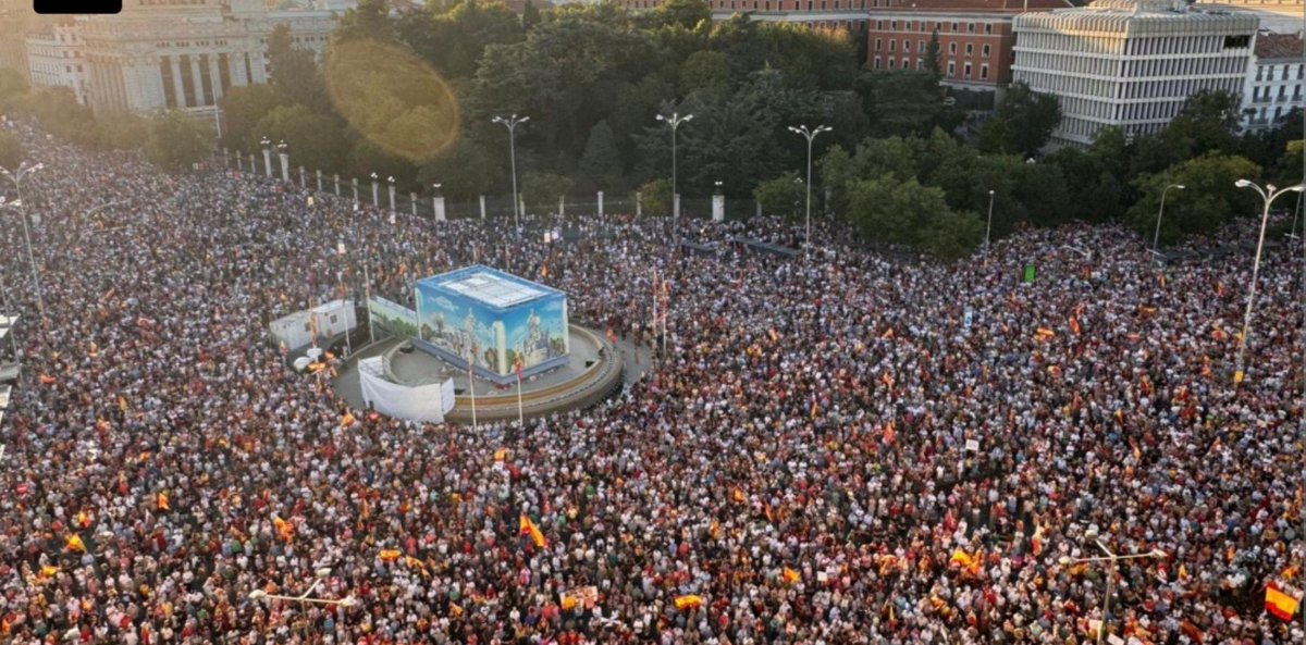 SorSarna_n1's tweet photo. "Ni hablar. Los españoles gobernaron una vez el mundo, son el único pueblo mediterráneo verdaderamente valiente; organizarían guerrillas en nuestra retaguardia. No se puede entrar en España sin el permiso de los españoles".

(Hitler sobre invadir España).

#InvasiónCeuta https://t.co/kyK9Wk3TzI