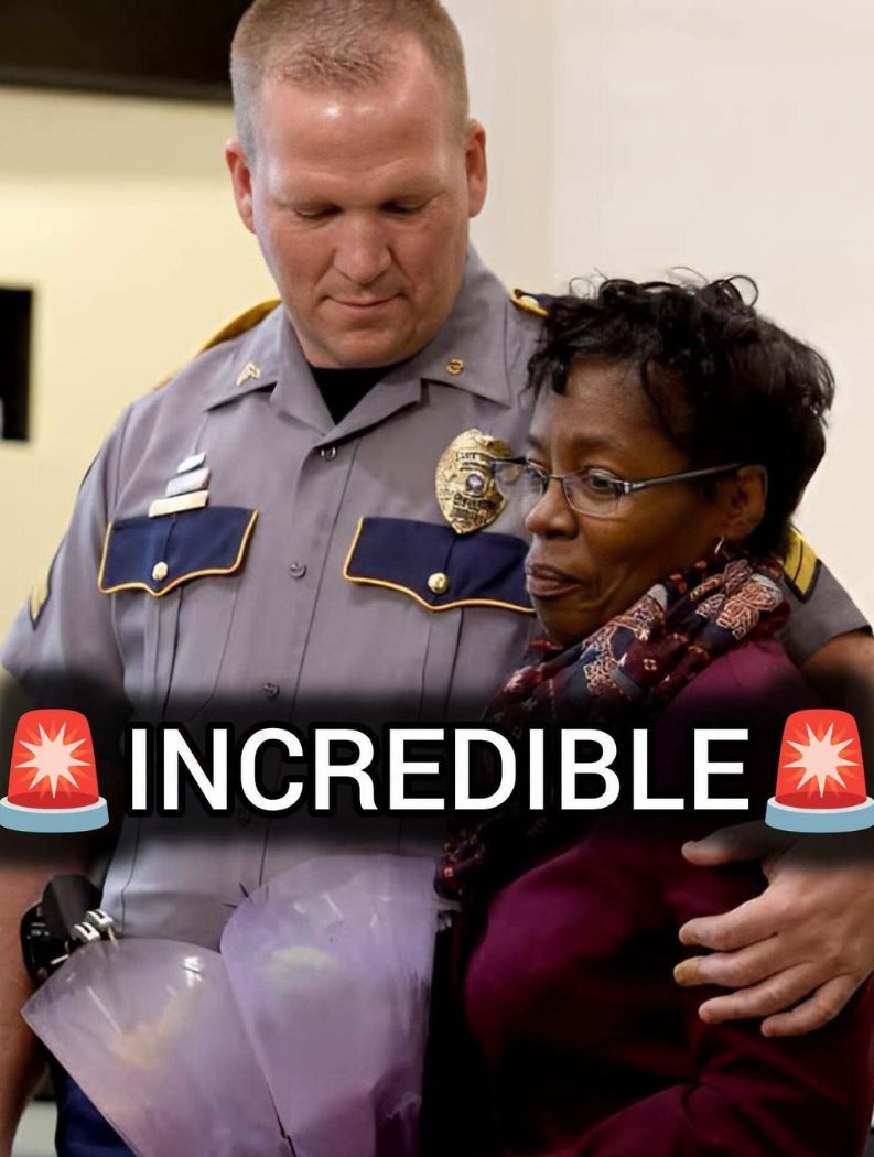 wynneflh's tweet photo. 🚨 INCREDIBLE HERO: 56-year-old grandma Vickie Williams-Tillman jumped on an attacker's back to save a cop's life!

In Baton Rouge, Louisiana, Vickie was out running errands when she saw a suspect tackle a police officer, grab his flashlight and start beating him over the head while trying to steal his gun.

While everyone else just drove past, Vickie pulled over, ran out, and JUMPED on the attacker's back, locking her arms around him and pulling his hands off the gun until backup arrived.

Police Chief Carl Dabadie said she SAVED the officer's life and gave her the department's highest civilian honor.

This grandma is a REAL hero! 👏❤️