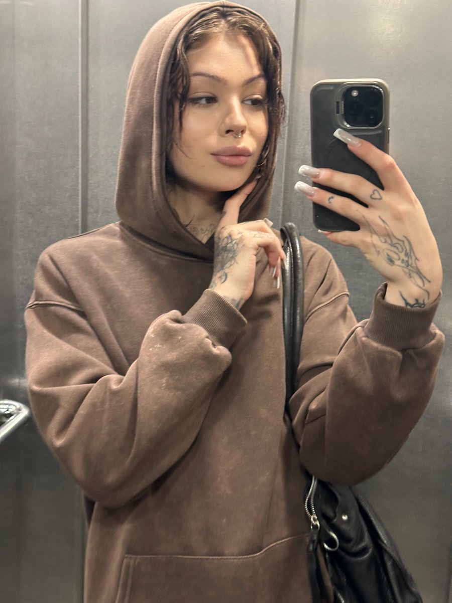 alt_evait's tweet photo. Cute. Single. Trans.❤️🏳️‍⚧️ https://t.co/GgLCbBmfGn