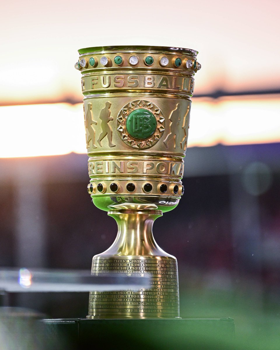 FCBayern's tweet photo. 🏆👀 https://t.co/cee6KUS9ze