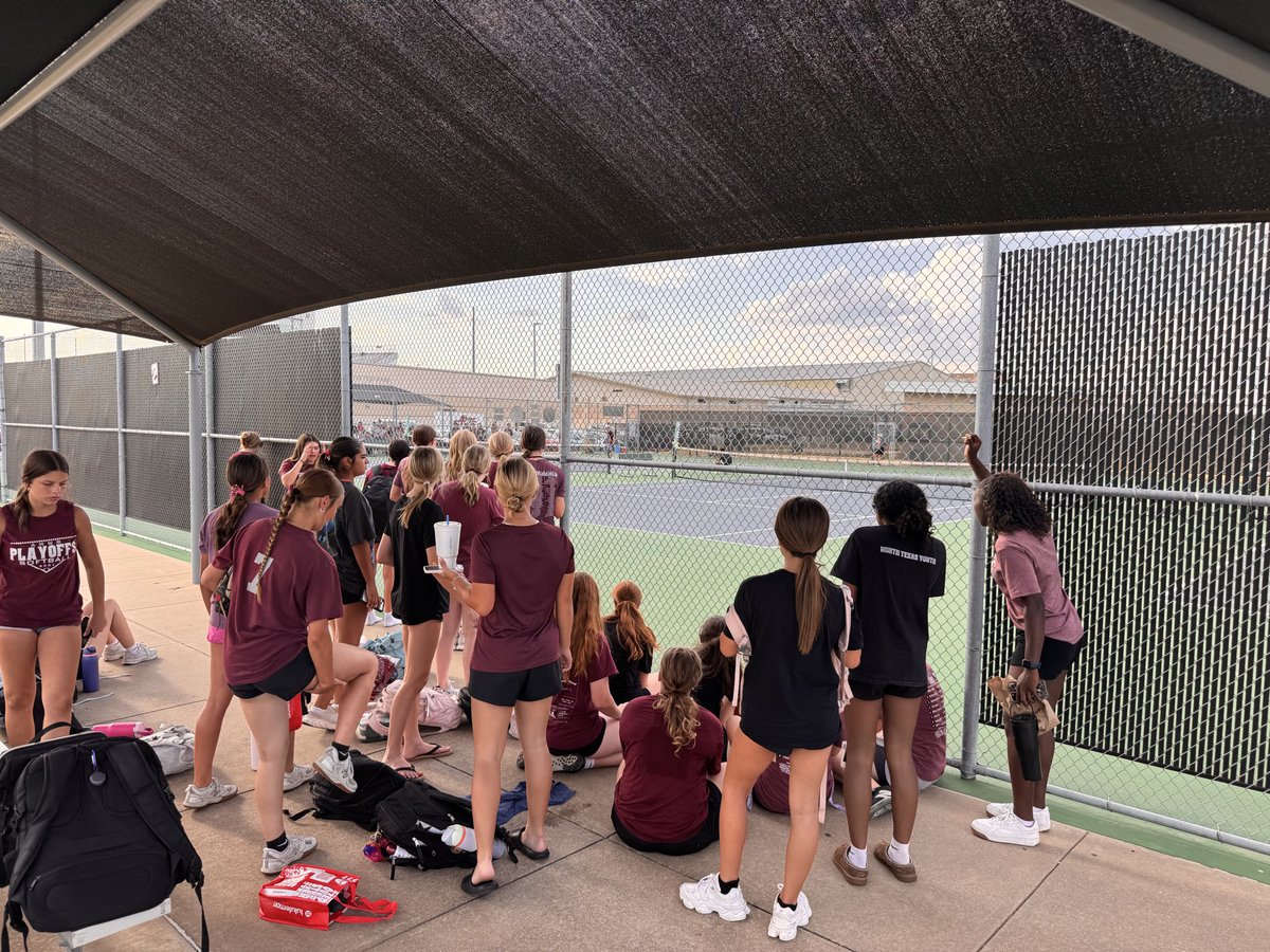 AHMOSoftball's tweet photo. Nothing better than showing up, having fun, and supporting our Wylie Pirates! We had a blast cheering on AHMO Tennis at the Crosstown showdown vs East🔥🎾 @wylie_pirate_tennis @ahmoathletics @ahmocaptain https://t.co/ZcEmqj5GZZ