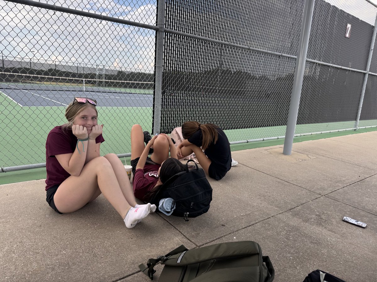 AHMOSoftball's tweet photo. Nothing better than showing up, having fun, and supporting our Wylie Pirates! We had a blast cheering on AHMO Tennis at the Crosstown showdown vs East🔥🎾 @wylie_pirate_tennis @ahmoathletics @ahmocaptain https://t.co/ZcEmqj5GZZ