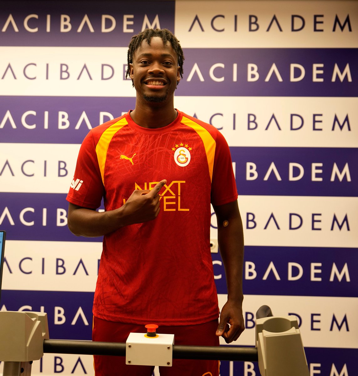 GalatasaraySK's tweet photo. 💊 Yeni transferimiz El Chadaille Bitshiabu, sponsorumuz @AcibademSaglik Maslak Hastanesi’nde sağlık kontrolünden geçti! ✅ https://t.co/g2zOJd9B6V