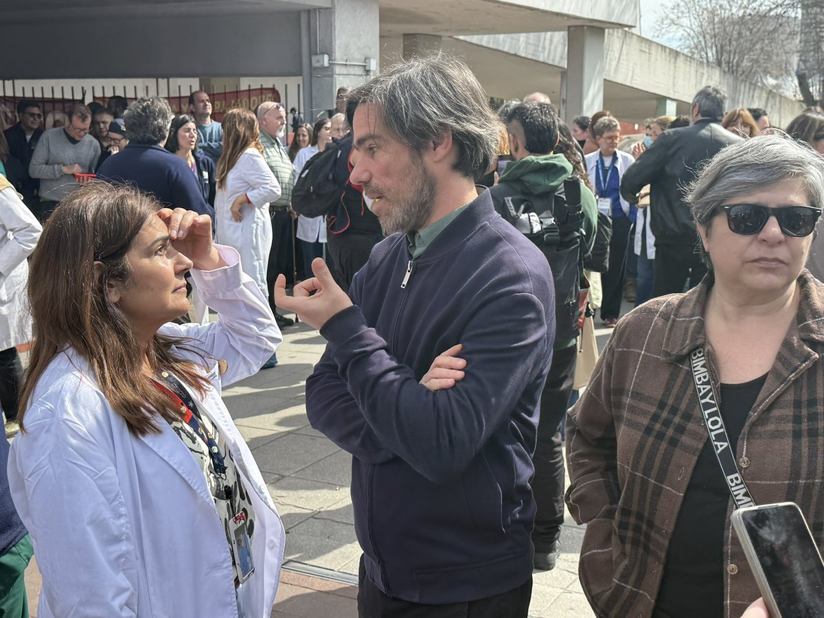andreadatri's tweet photo. Hoy acompañamos a Norma Lezana, Secretaria Gral. de la APyT del Hospital Garrahan, a quien le iniciaron una campaña mediática y le abrieron un sumario administrativo por estar al frente de la lucha de sus compañeras y compañeros durante casi un año,como dirigente sindical (sigo) https://t.co/5ByLShOIc7
