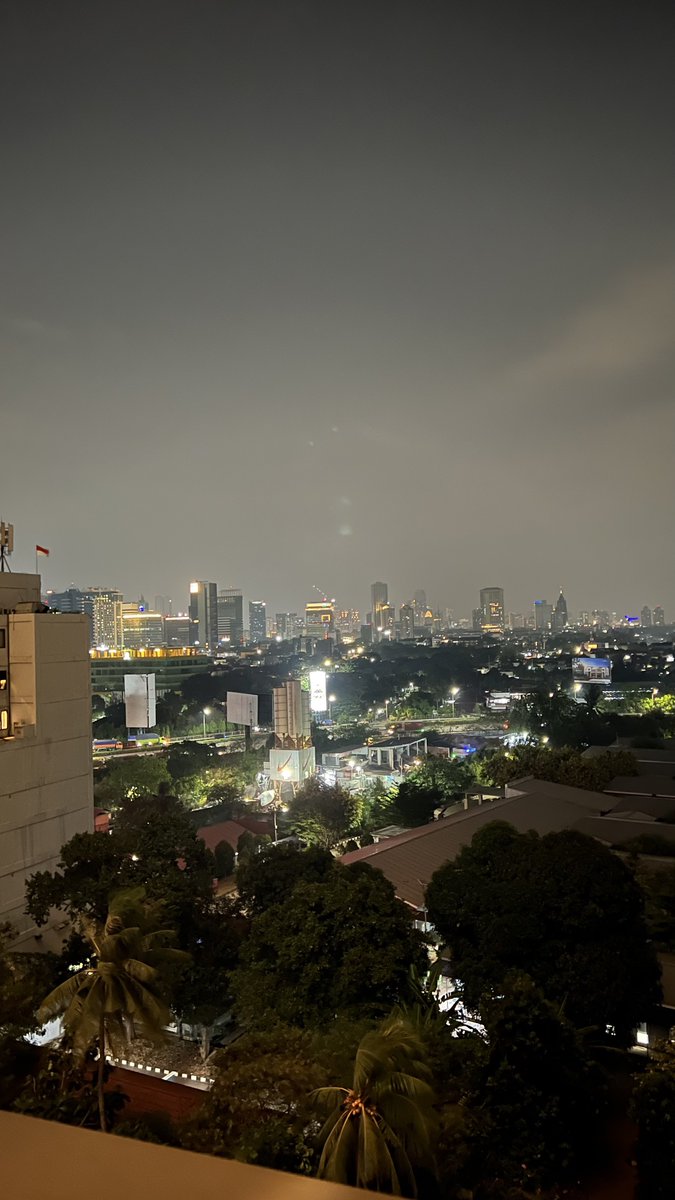 vegavatima's tweet photo. Bengong terakhir di Jakarta sebelum flight ke Jepang. Tidak sadar ternyata sudah 6 tahun lamanya pindah ke sini.

Ah, banyak sekali memori di kota ini. Tanpa sadar banyak orang-orang baru yang membuat kota ini terasa seperti rumah. Terima kasih banyak. https://t.co/GBwkmK7xz6