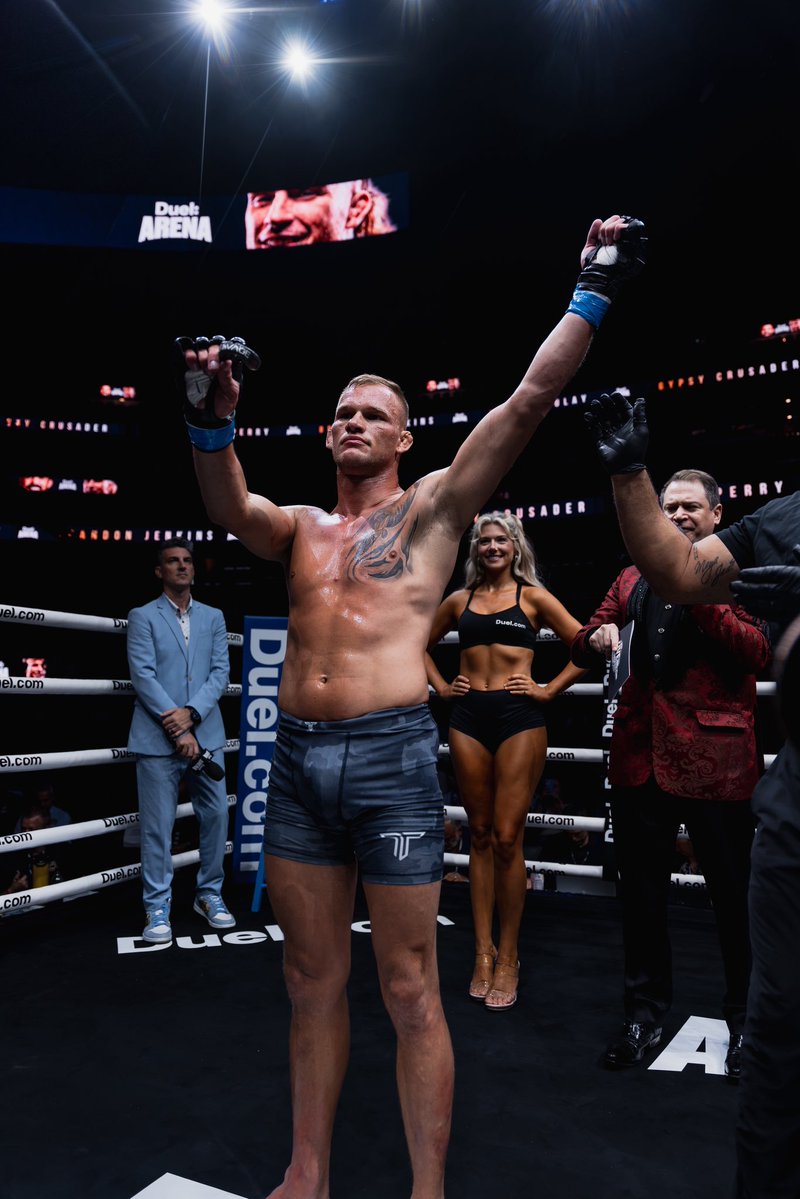 duelarenax's tweet photo. LIGHTS OUT ELBOW

@TheSavageUFC landed the most brutal KO of the night putting his opponent out cold with a spinning back elbow at Duel Arena 1!

Who’s next for AJ Cunningham?⬇️ https://t.co/fq2SGVSAE5