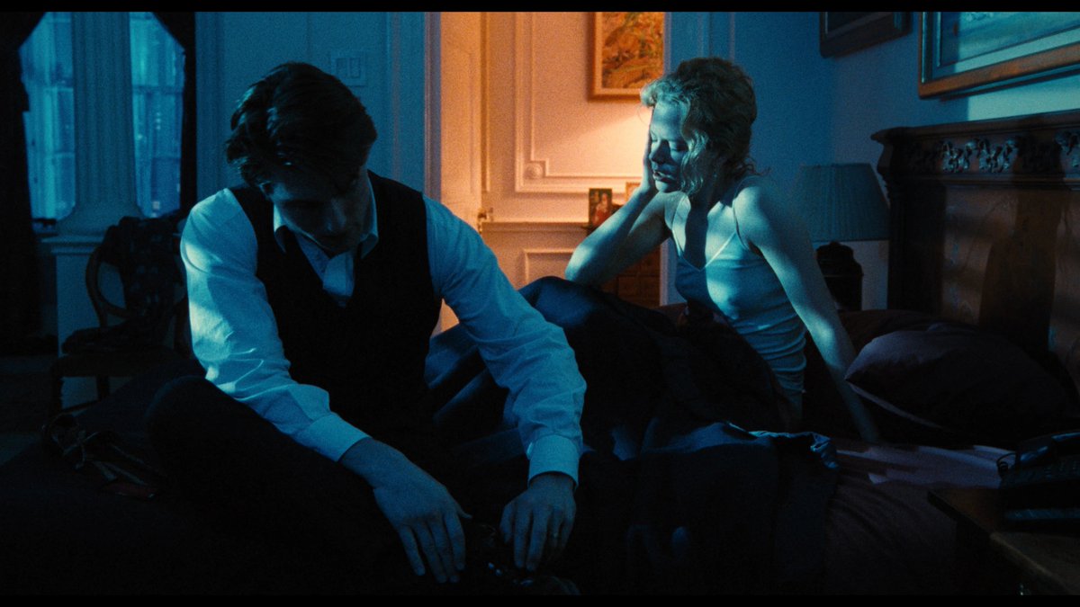 Ebrahimishere's tweet photo. این معما در مورد فیلم‌ Eyes Wide Shut شاهکار استاد سینما، کوبریک، سالهاست ذهنم رو درگیر کرده و انگار قرار هم نیست واقعیت رو بدونم. نظر شخصیم اینه که حتی اگر ۲۰ دقیقه هم کات نخورده باشه، قطعا حذفیات زیادی وجود داشته و روایت فیلم دچار تغییر اساسی شده. دیدنش رو بسیار پیشنهاد میکنم. https://t.co/dsra0QewBz