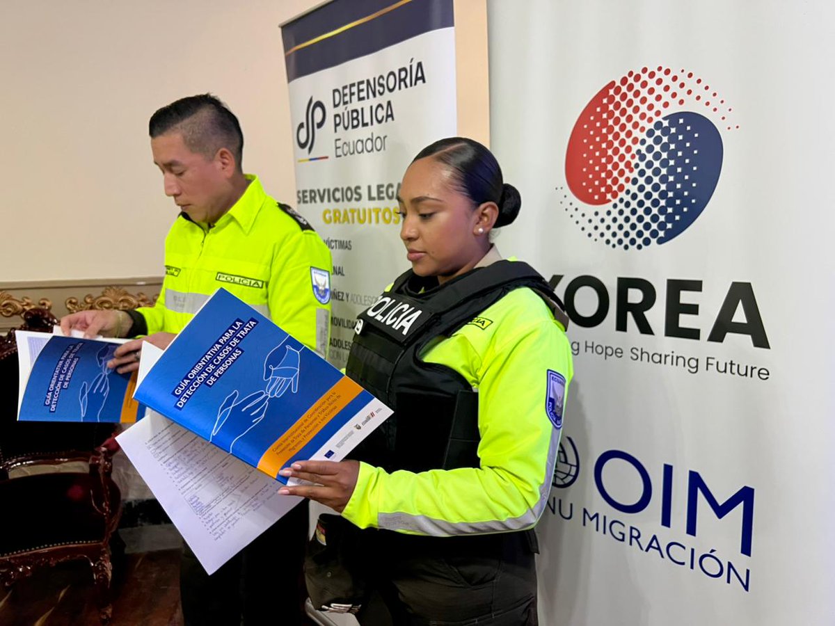 OIMEcuador's tweet photo. #Tulcán | En articulación con la Defensoria Pública brindamos una capacitación sobre Delitos Transnacionales, Trata de Personas y Tráfico Ilícito de migrantes a miembros de la Policía Nacional.

@MOFAkr_eng 
@IOMSeoul https://t.co/Dl5vYgeREw