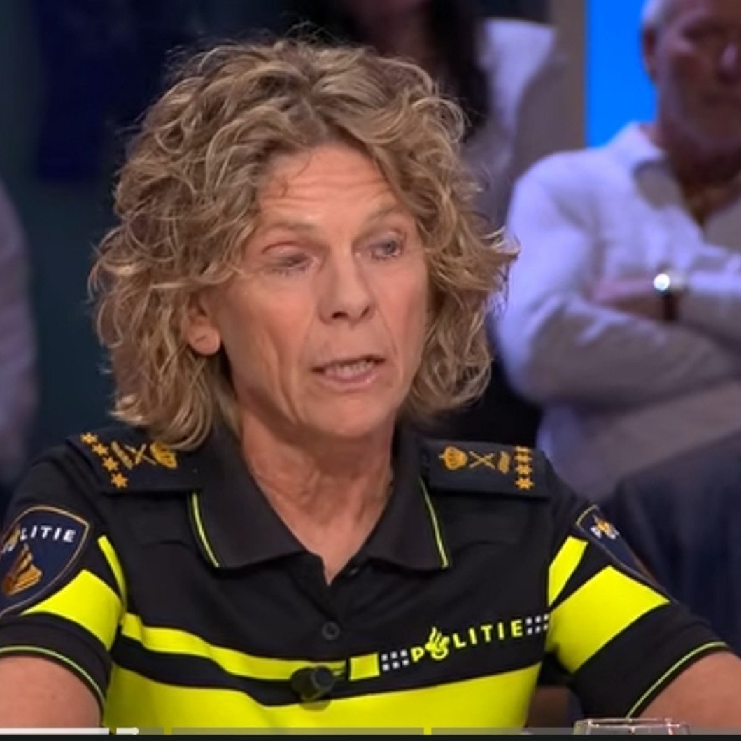Twee agenten zwaar gewond na beschieting bij drugsdeal-verdachte locatie