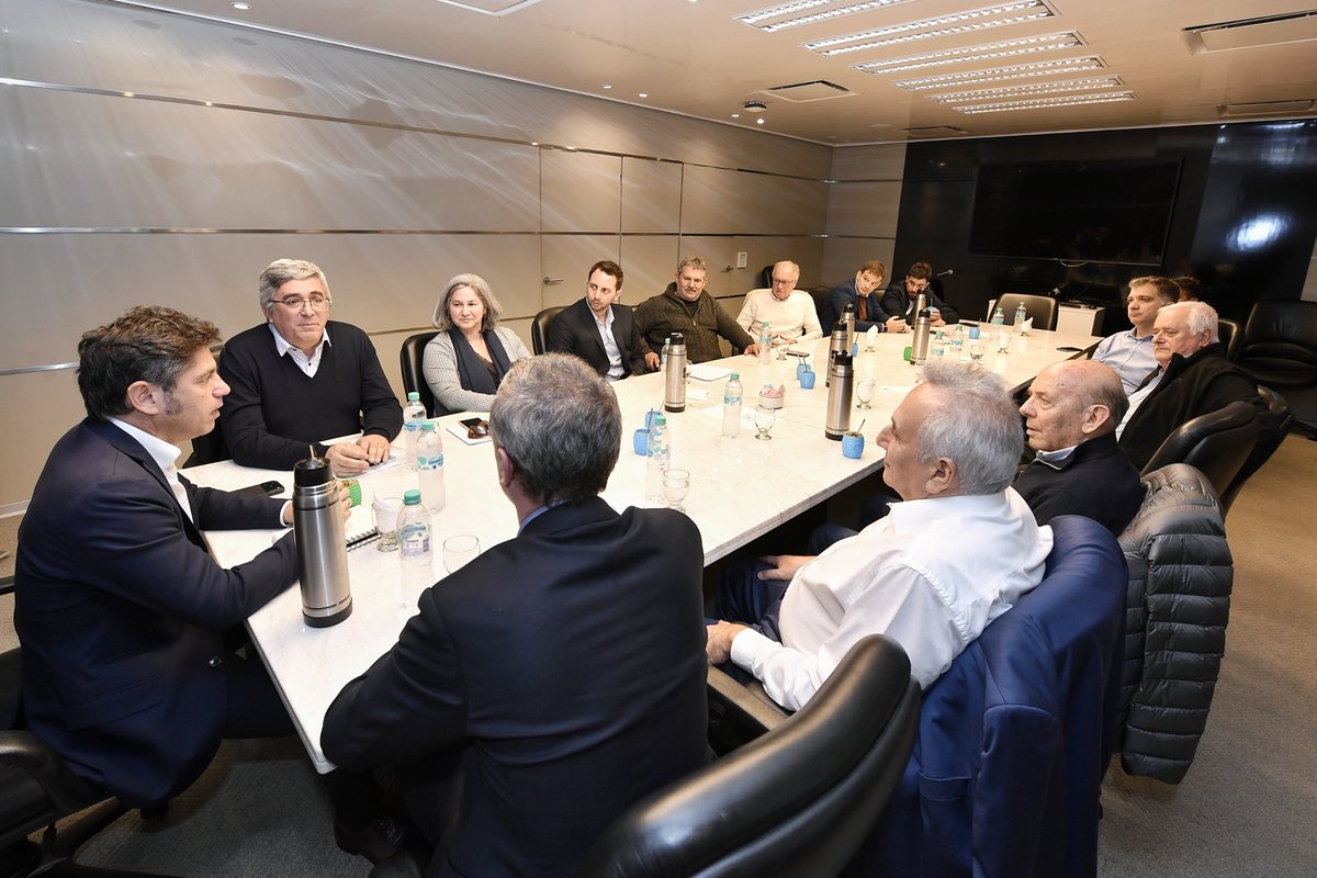 Kicillofok's tweet photo. Nos reunimos con representantes de pymes elaboradoras de biodiésel nucleadas en @Cepreb_ok en el marco del proyecto impulsado por el gobierno nacional para derogar la Ley 27.640 de Biocombustibles que podría afectar la participación de las pymes en el mercado y concentrar la actividad en seis grandes aceiteras del puerto de Rosario.

Esta propuesta atenta contra la participación de las pymes y favorece la concentración de la actividad. Nuestro compromiso es y seguirá siendo defender el entramado productivo bonaerense y los puestos de trabajo en las economías regionales.