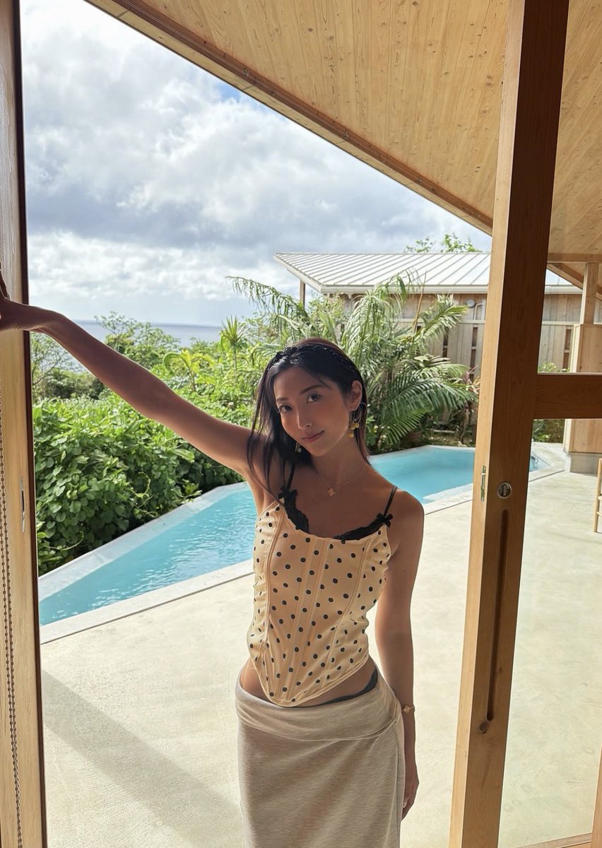 Emiri_255's tweet photo. Be honest… what is it about me that keeps you coming back? 😏 https://t.co/QLobfc75QX