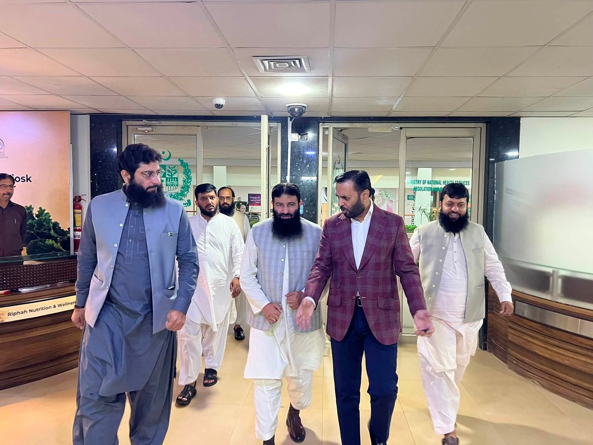 PMML_Media's tweet photo. وفاقی وزیر صحت مصطفی کمال صاحب سے ترجمان پاکستان مرکزی مسلم لیگ ڈاکٹر مزمل اقبال ہاشمی کی ملاقات؛ قومی اور ملکی معاملات پر طویل گفتگو
#PMML #MustafaKamal #FederalMinister #HealthSector #NationalIssues https://t.co/ubh2rzErvm