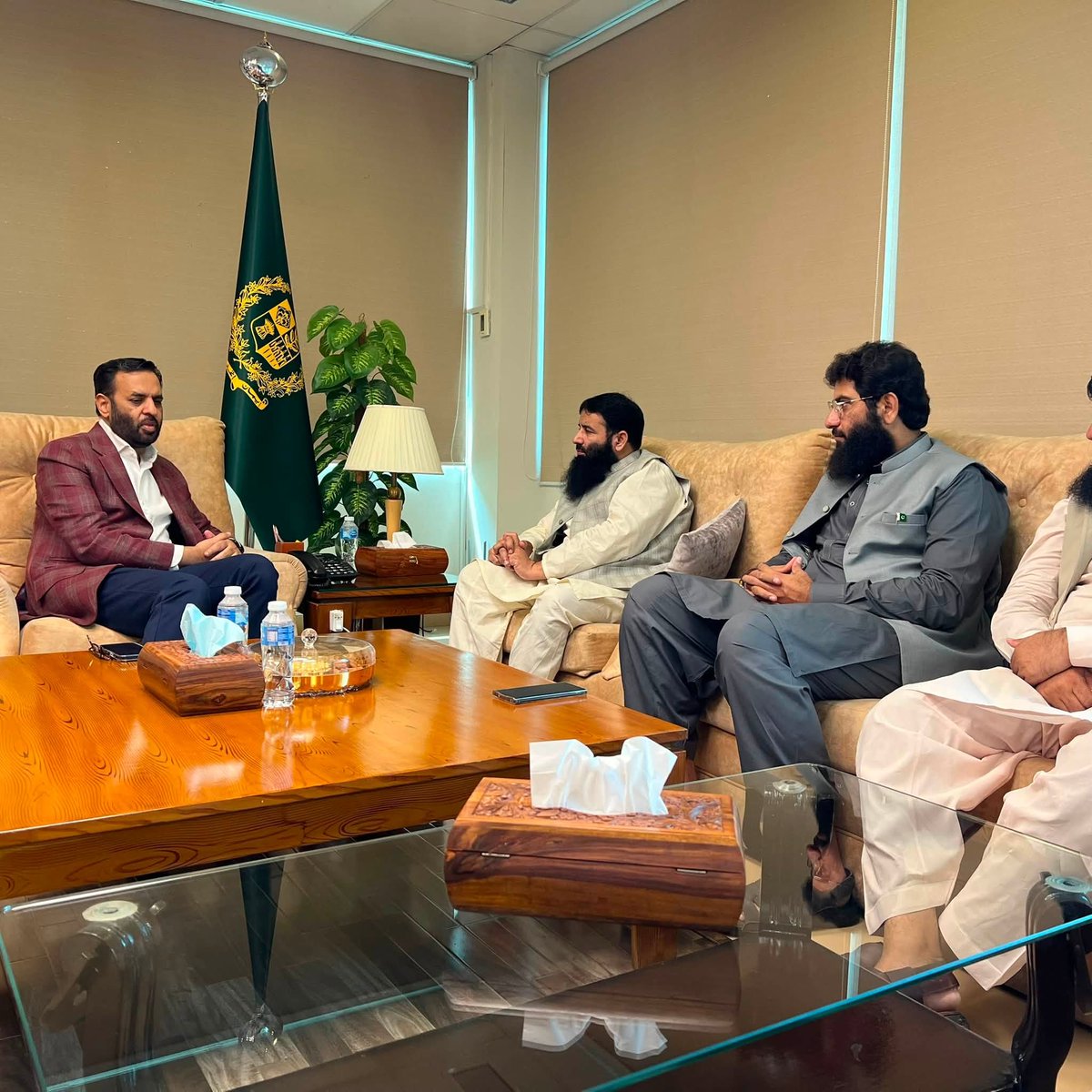 PMML_Media's tweet photo. وفاقی وزیر صحت مصطفی کمال صاحب سے ترجمان پاکستان مرکزی مسلم لیگ ڈاکٹر مزمل اقبال ہاشمی کی ملاقات؛ قومی اور ملکی معاملات پر طویل گفتگو
#PMML #MustafaKamal #FederalMinister #HealthSector #NationalIssues https://t.co/ubh2rzErvm