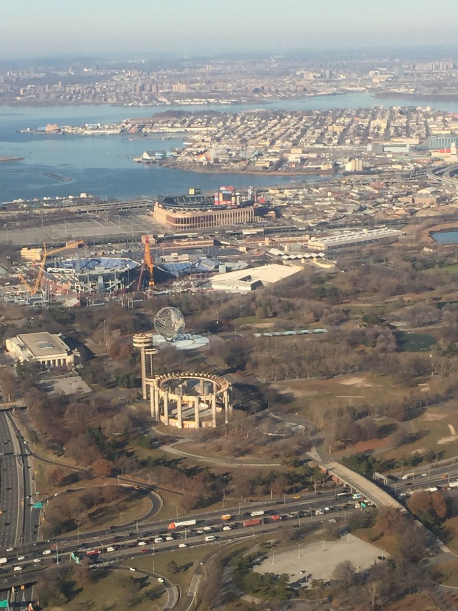 magolnick's tweet photo. In 2014 I was flying into NY taking a pic of the worlds fair area and the Mets stadium in the background. Inadvertantly capturing the @usopen tennis complex in mid construction. https://t.co/GFuVO2Iitw