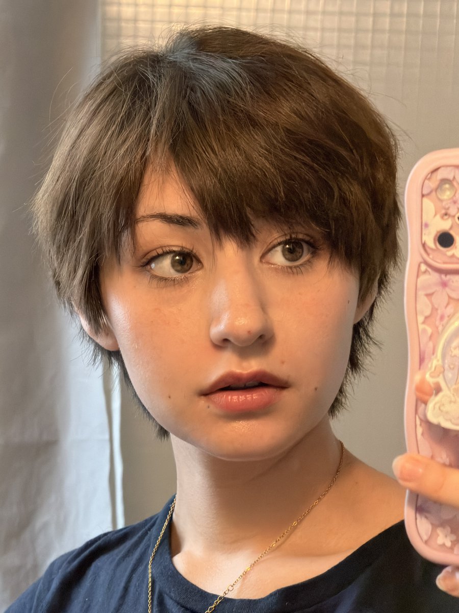 MimiDoesCosplay's tweet photo. Shoutout to my hair and its fluffiness today 🕺 https://t.co/Vm9uMVcgnc