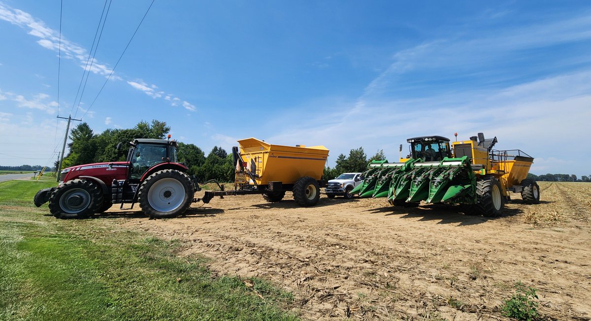 CharbonneauHowe's tweet photo. The 2026 Corteva seed corn harvest in Chatham-Kent has officially begun! New this year, crews are now just a single harvester and tendercart. Introducing the Howe crew! https://t.co/XCdYEKPnUf