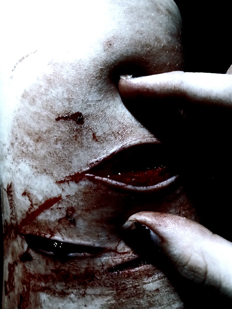 F0X_B1T3ZZ's tweet photo. Old SFX makeup I did when I was drunk, because I need something to post.

SFX MAKEUP FOR HALLOWEEN PRACTISE.

#shrtwt #shedrtwt #slittwt #988twt #redinktwt #goretwt (?) https://t.co/CTEARUUFnt