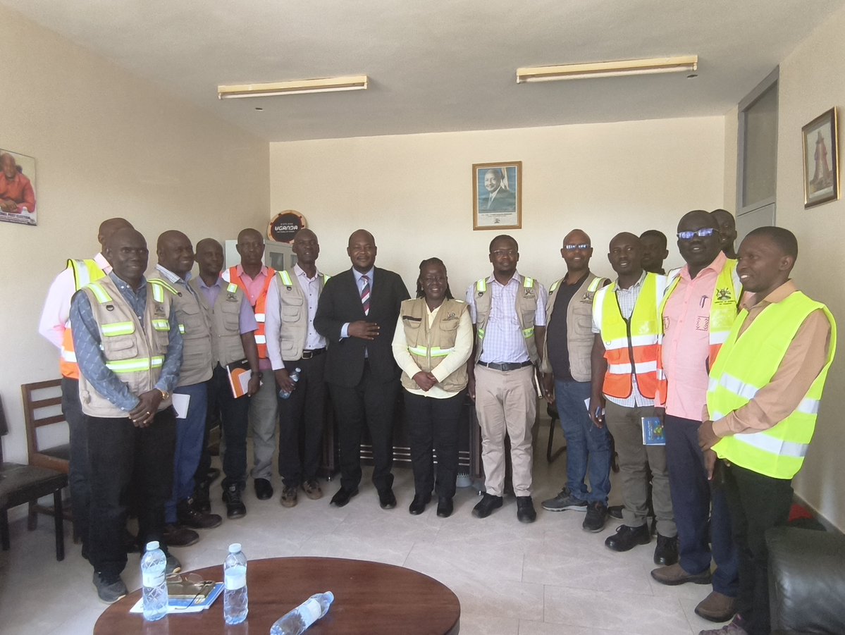 mpigifiles's tweet photo. Mpigi District Chairperson Peter Kawuki met Ministry of Works and Transport officials to address urgent road and transport concerns, including highway repairs, safety measures, truck parking, pavement damage and billboard revenue. Officials pledged follow-up. https://t.co/GKrVDA6fOi
