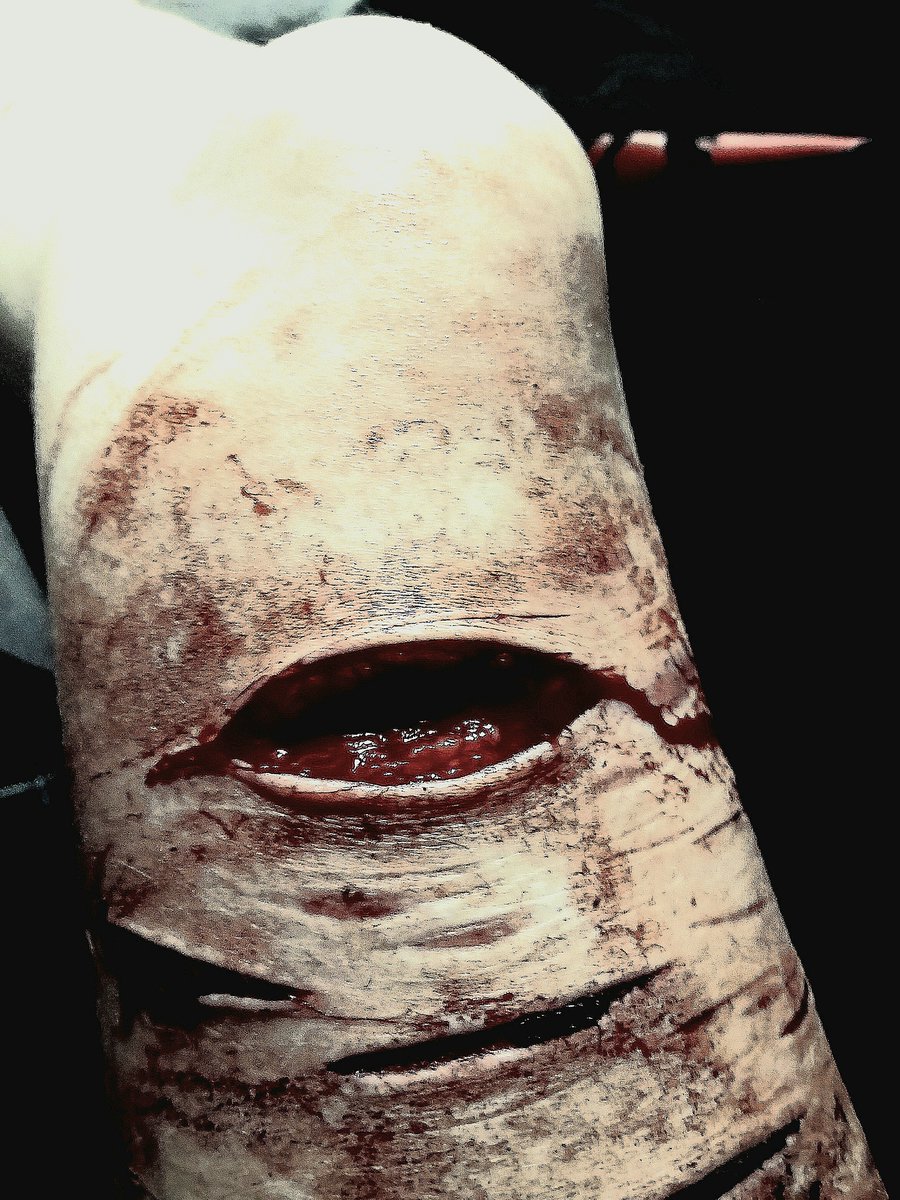 F0X_B1T3ZZ's tweet photo. Old SFX makeup I did when I was drunk, because I need something to post.

SFX MAKEUP FOR HALLOWEEN PRACTISE.

#shrtwt #shedrtwt #slittwt #988twt #redinktwt #goretwt (?) https://t.co/CTEARUUFnt