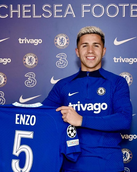 120zone's tweet photo. 🚨🤯 ENZO FERNÁNDEZ HACE HISTORIA.

Es el PRIMER futbolista de la historia traspasado por más de 100 M€ en DOS ocasiones.

💰 Benfica ➡️ Chelsea: 121 M€
💰 Chelsea ➡️ Man City: 145 M€

DOS TRASPASOS. 266 MILLONES DE EUROS. 🇦🇷💸 https://t.co/oJUQQlzNSP