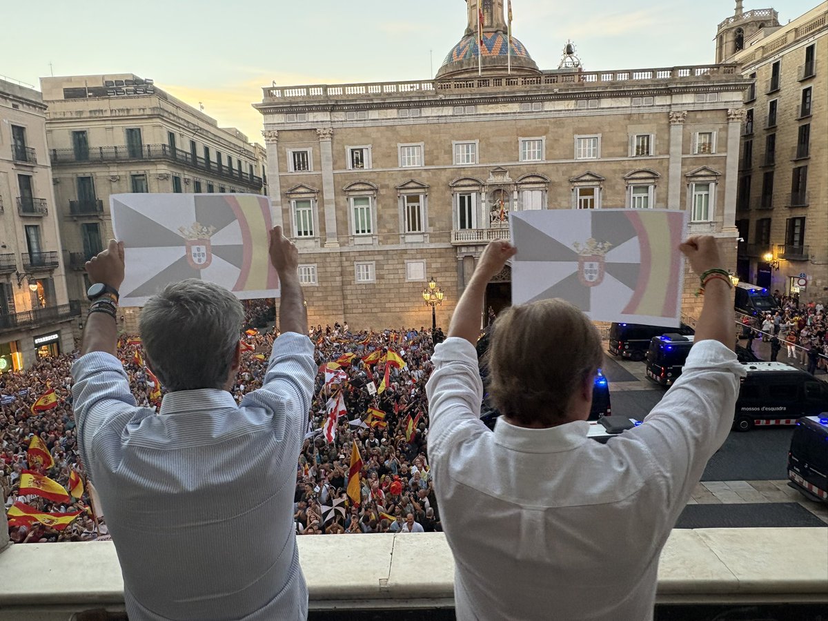 JGarrigaDomenec's tweet photo. Desde Barcelona, y para toda España.

¡CEUTA SE DEFIENDE! 🇪🇸 https://t.co/sVB1K7j648