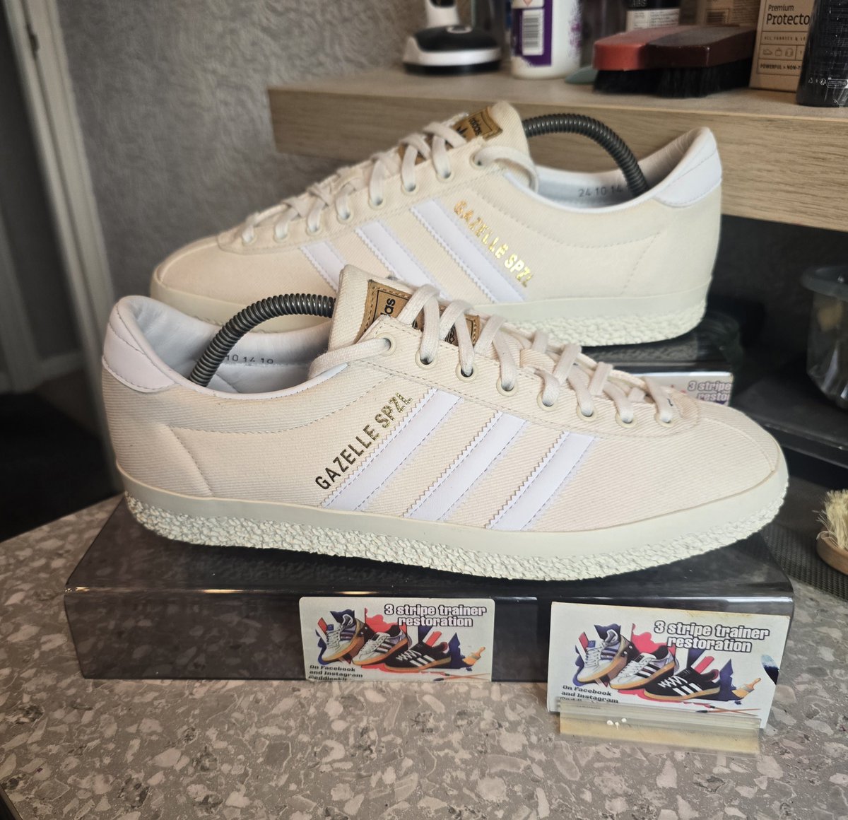 Hammond0fficial's tweet photo. Recent completed jobs,cleaning and redye on the black pair 

#3stripetrainerrestorationoriginal 

#saynotosteam https://t.co/fas7qgJqjw