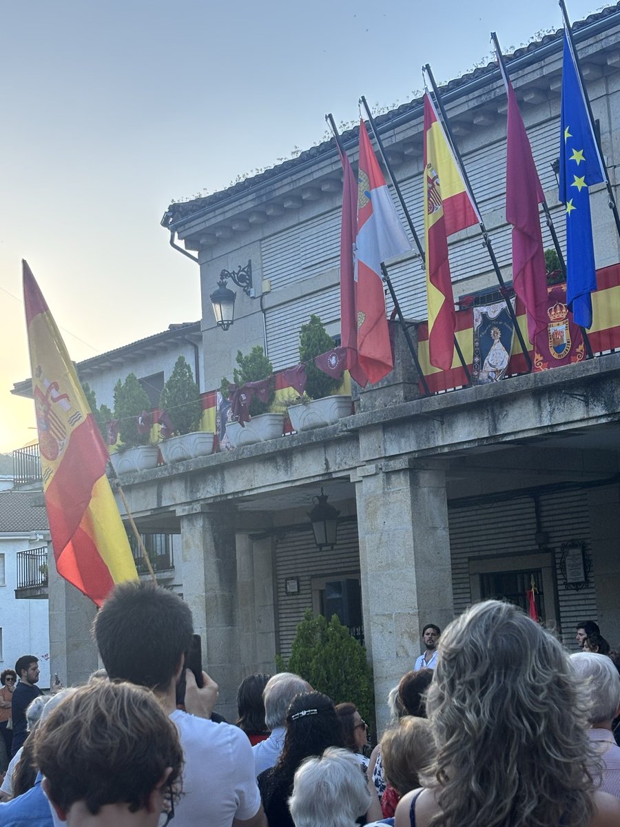 raquelrguezben's tweet photo. Desde Arenas de San Pedro. Todos con Ceuta. #CeutaEsEspaña #CeutaNoEstáSola #todosconCeuta https://t.co/C8MhGACGwk
