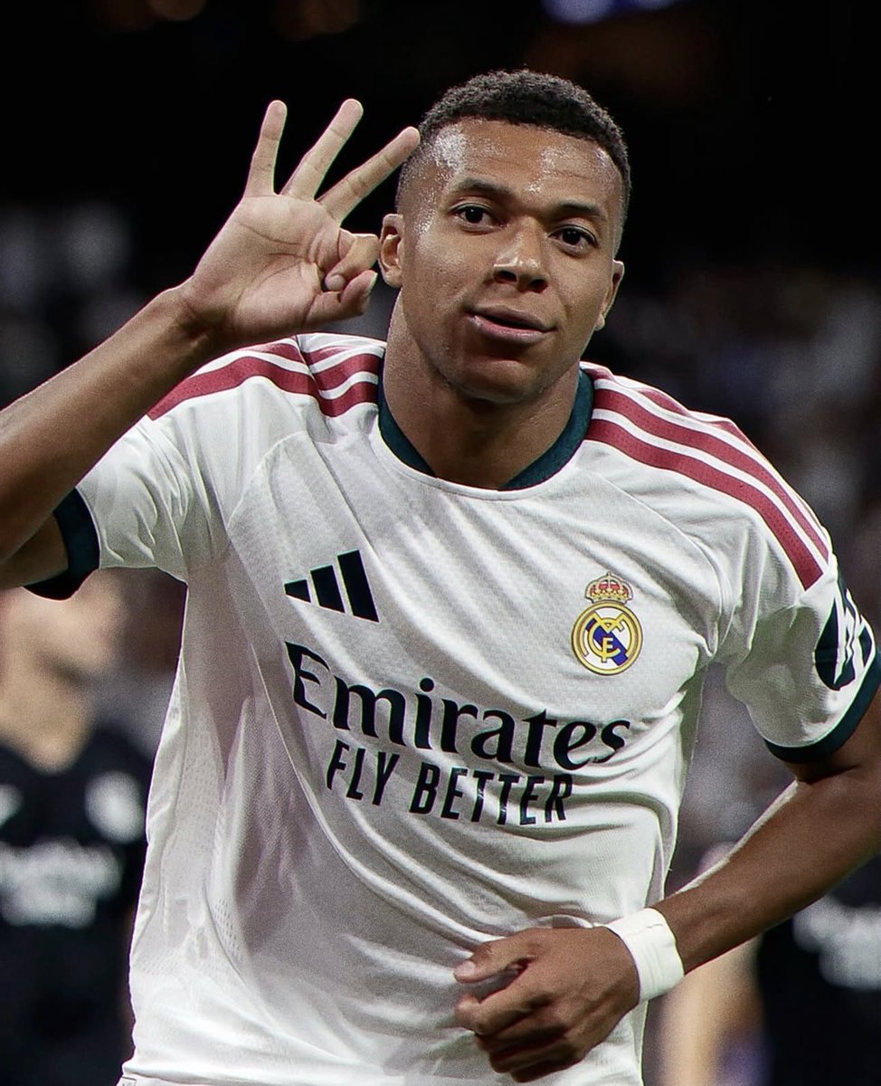 thematchwirehq's tweet photo. 🚨 BREAKING: Kylian Mbappé was reportedly among 26 people targeted in an alleged kidnapping plot in France.

An 18-year-old suspect and an accomplice have been arrested, with investigators reportedly uncovering a list of wealthy individuals, including the Real Madrid superstar. 😳

Thankfully, the alleged plot was uncovered before anything happened. 

Football is crazy… but this is beyond football. 🚨🇫🇷

#Mbappe #RealMadrid #FootballNews #BreakingNews