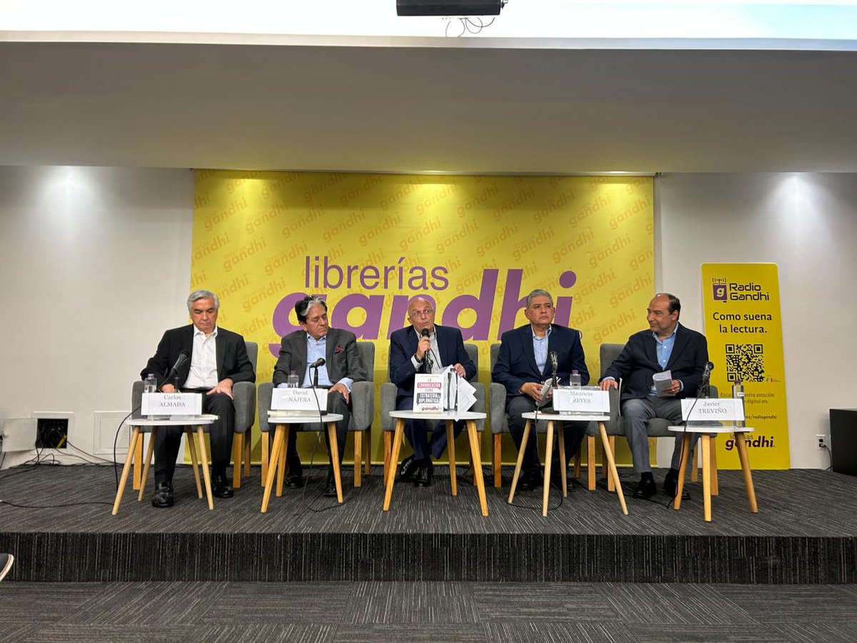 ColmecasA's tweet photo. El día de ayer se llevó a cabo la presentación de 📖 "La comunicación como estrategia diplomática" de @aocaranza, #colmecaalumni del @CEIColmex. Con la participación de David Nájera, #colmecaalumni @CEAAColmex; Mauricio Reyes y @javier_trevino, #colmecasalumni #CEIColmex. https://t.co/V8VeuxMPUF