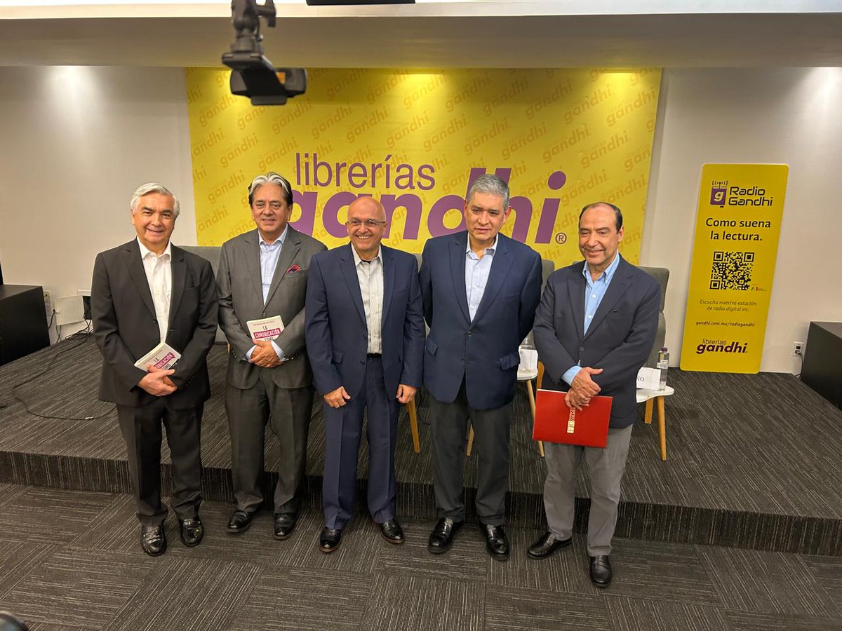 ColmecasA's tweet photo. El día de ayer se llevó a cabo la presentación de 📖 "La comunicación como estrategia diplomática" de @aocaranza, #colmecaalumni del @CEIColmex. Con la participación de David Nájera, #colmecaalumni @CEAAColmex; Mauricio Reyes y @javier_trevino, #colmecasalumni #CEIColmex. https://t.co/V8VeuxMPUF