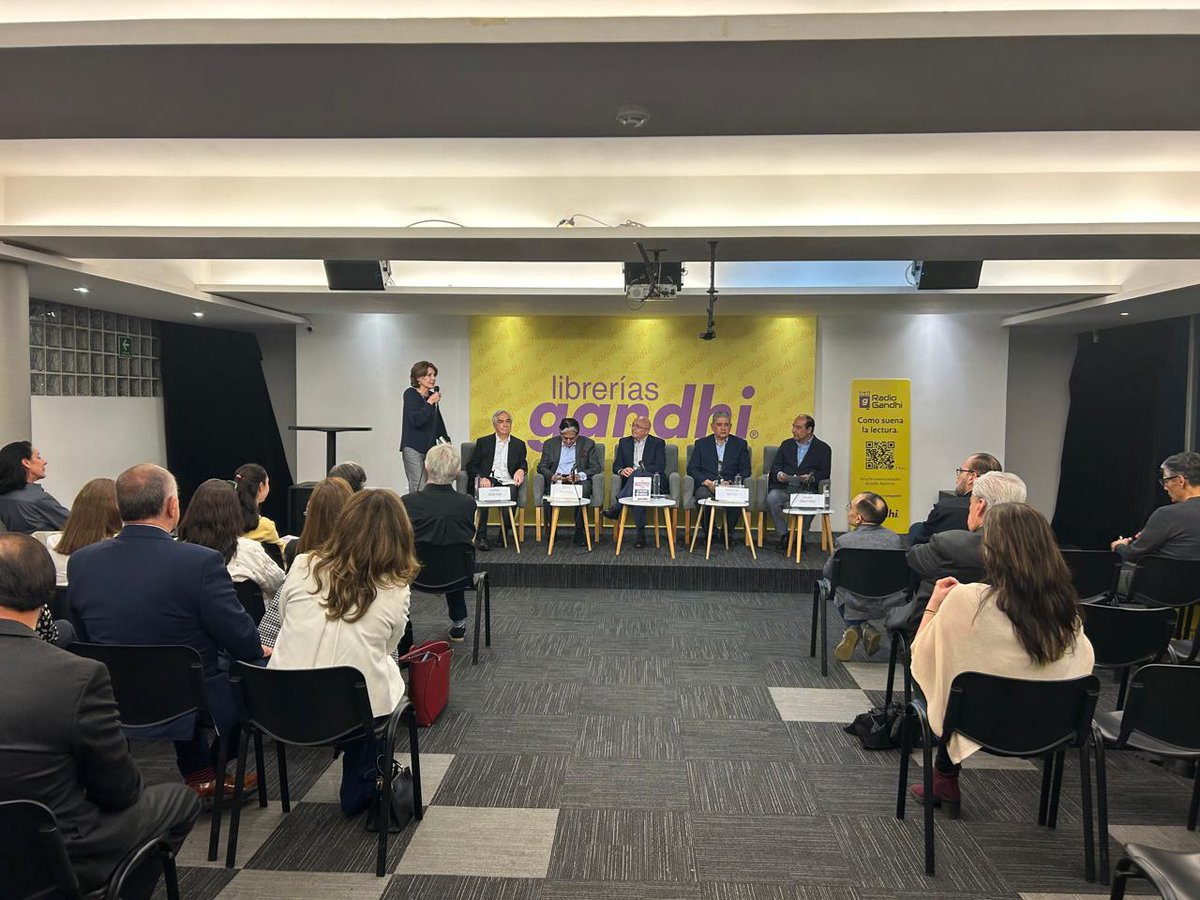 ColmecasA's tweet photo. El día de ayer se llevó a cabo la presentación de 📖 "La comunicación como estrategia diplomática" de @aocaranza, #colmecaalumni del @CEIColmex. Con la participación de David Nájera, #colmecaalumni @CEAAColmex; Mauricio Reyes y @javier_trevino, #colmecasalumni #CEIColmex. https://t.co/V8VeuxMPUF