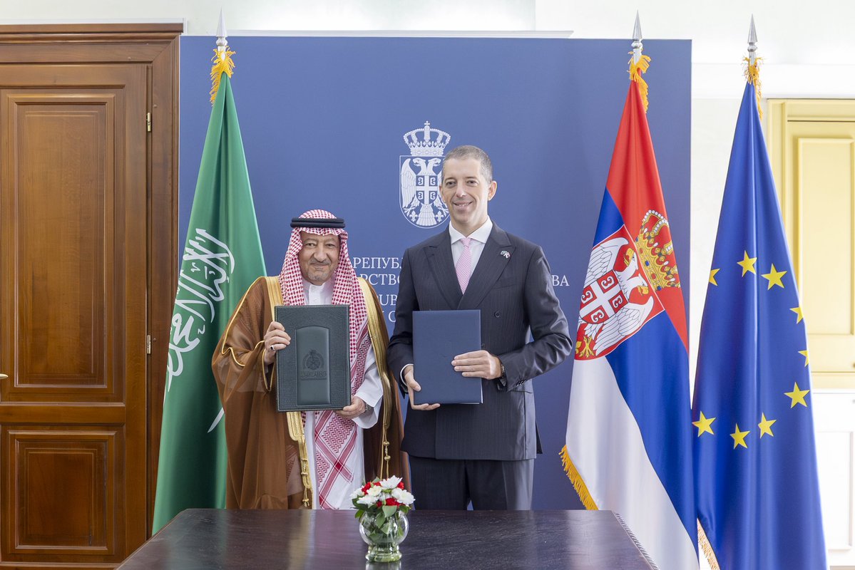 KSAMOFA's tweet photo. عقب ذلك وقع معالي نائب وزير الخارجية، ومعالي وزير خارجية جمهورية صربيا، على اتفاقية بشأن الإعفاء المتبادل من تأشيرة الإقامة القصيرة لحاملي جوازات السفر الدبلوماسية والخاصة والخدمة بين حكومة المملكة العربية السعودية وحكومة جمهورية صربيا. https://t.co/nBxSxxhlfb