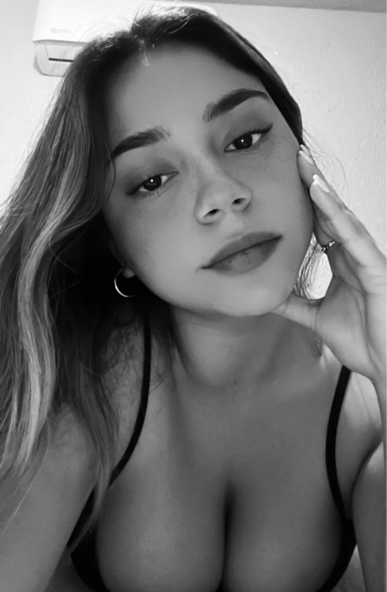 Aleatorio0222's tweet photo. Que deli es cojerte a tu crush de la prepa 🤤

Hace unos años yo la veía en los pasillos y era esa típica muchacha guapa, popular que nunca me hizo caso, pero años después no hay nada que un buen fajo de billetes no pueda comprar 🤤

Ayúdame con ❤️ para subir más videos👯🏼‍♀️ https://t.co/j0nvaC9NmM