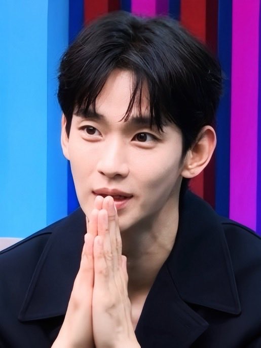 Preshie2345's tweet photo. Please if you don’t want to see him, don’t bother coming to my page. Use your block button! I'll always cheer for him Kim Soo Hyun ❤️💜💚❣️❣️
#KimSooHyun #김수현
#キムスヒョン #金秀賢
#WeStandwithKimSooHyun
#KnockOff #KimSooHyunIndonesia
#highendmagazine https://t.co/TkjByyES5p