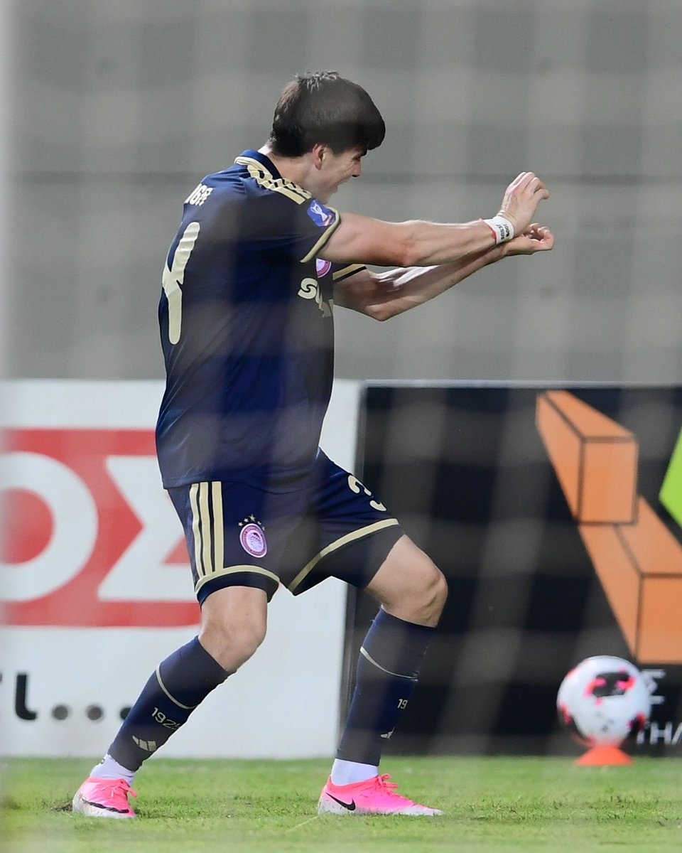 Diario_deColima's tweet photo. 🇲🇽⚽ ¡PRIMER GOL DE LA HORMIGA EN EUROPA!

El futbolista mexicano Armando González se estrenó como goleador con el Olympiacos de Grecia

⚽ La anotación llegó al minuto 34 ante el AEL, apenas en su segundo partido con el club.
#ArmandoGonzález #HormigaGonzález #Olympiacos https://t.co/a2OskyLpnQ