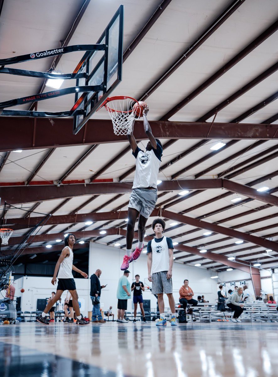 midprosouth's tweet photo. 🔒 BOYS REPS &amp; RUNS 🔒

Just HOOP. 😤🔥

Games tip off THIS SUNDAY!
⏰ 7:30–9:30 PM
📍 The Bridge

Compete. Get reps. Get better. 🍿

Rosters &amp; schedules drop Thursday!

@thebridgesportsplex l #BeTheBridge https://t.co/uFPCyhboQx