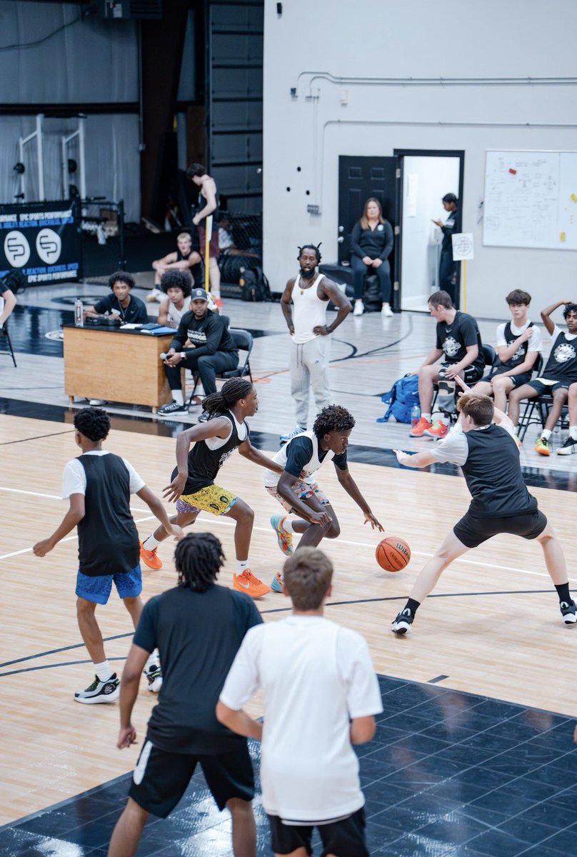 midprosouth's tweet photo. 🔒 BOYS REPS &amp; RUNS 🔒

Just HOOP. 😤🔥

Games tip off THIS SUNDAY!
⏰ 7:30–9:30 PM
📍 The Bridge

Compete. Get reps. Get better. 🍿

Rosters &amp; schedules drop Thursday!

@thebridgesportsplex l #BeTheBridge https://t.co/uFPCyhboQx