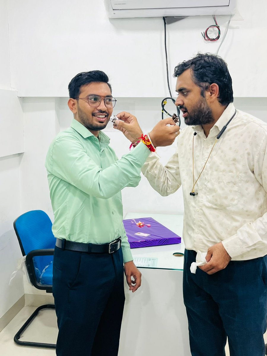 DEEPANS44158032's tweet photo. हमारे आदरणीय BM श्री चंद्र शेखर चौहान जी का विदाई समारोह कार्यक्रम आयोजित किया गया 🎉💐❤️ https://t.co/xlaJqkt1ox