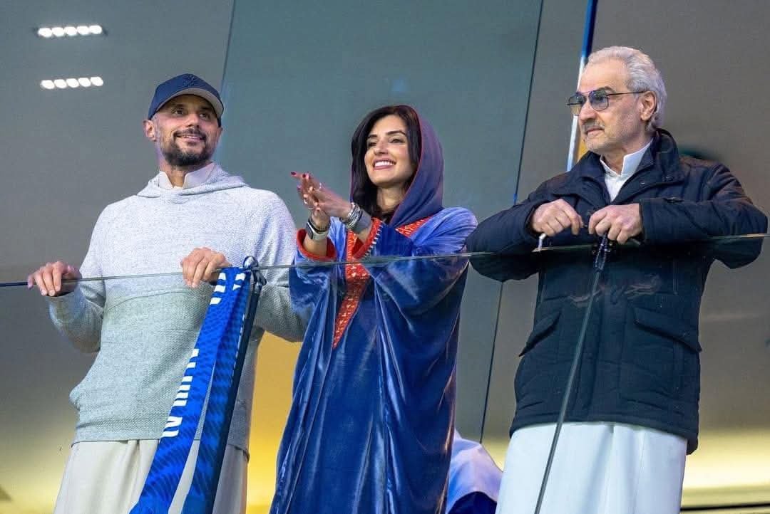 KhaledbinW64404's tweet photo. سؤال 

لو اعطيتك مليون ريال ويش رح تسوي فيهاء ?? https://t.co/M3S1wEMTAY