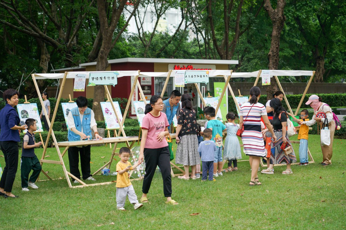 AliviaStafjaqb's tweet photo. Actividad comunitaria el sábado en el parque del barrio! Talleres de manualidades para nios, charlas sobre medio ambiente y comida gratuita. Ven con tu familia, te esperamos! https://t.co/yLuj6h4e4l
