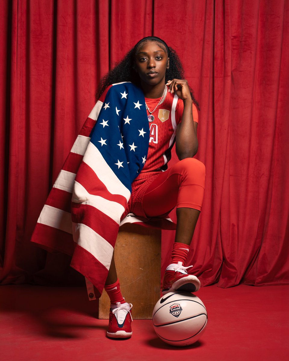 usabasketball's tweet photo. KFC ❤️‍🔥

🇺🇸 #USABWNT x @kahleahcopper https://t.co/sqc3ZQRdBc