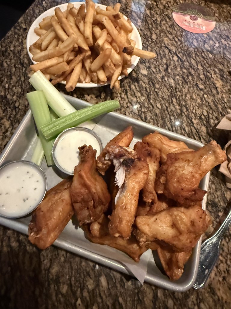 smokelyy's tweet photo. Went to some place called bj’s for lunch/dinner and holy shit the portions were so huge I couldn’t even finish it all and my stomach hurts I hate travel food https://t.co/XqUG9nXQhe