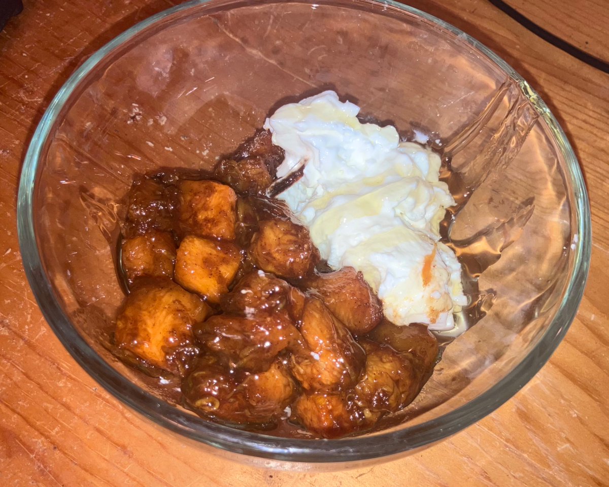 pumpkin_spiz's tweet photo. HONEY CANDIED PUMPKIN!!! 142 calories, 14g protein for the entire bowl 💭💭💭💭 https://t.co/NHO2YXM9TR