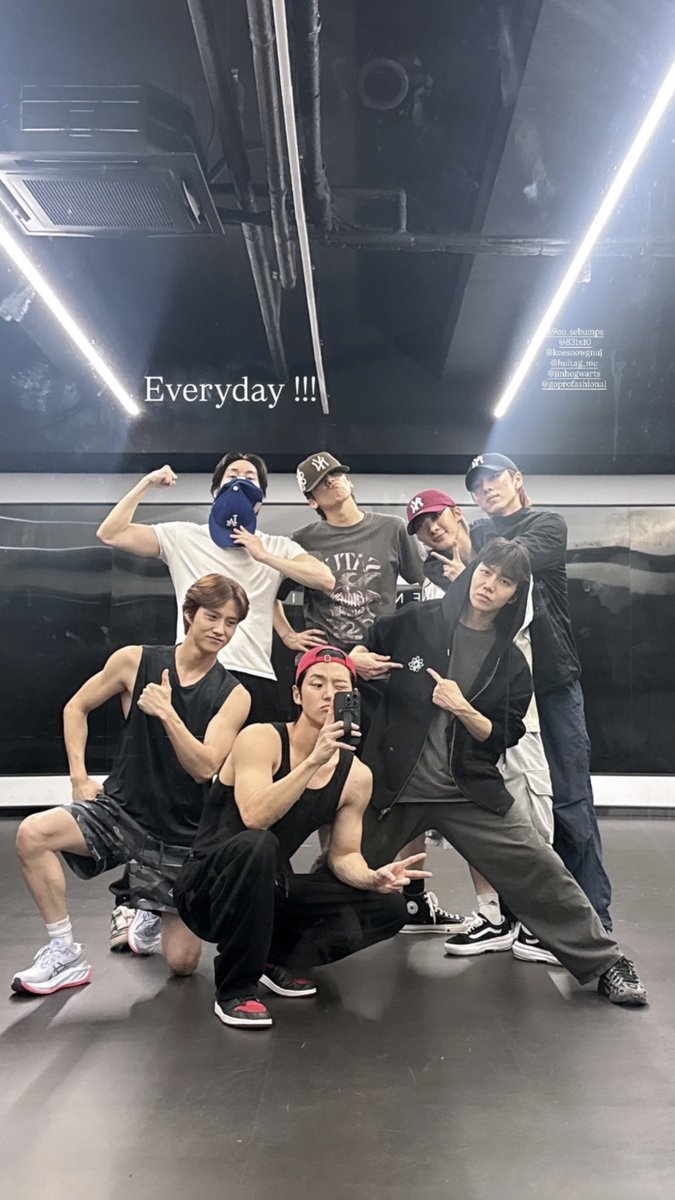 lukexizzle's tweet photo. im living for these pentagom practice photos 🥹💙 https://t.co/wYIpEiaOqu