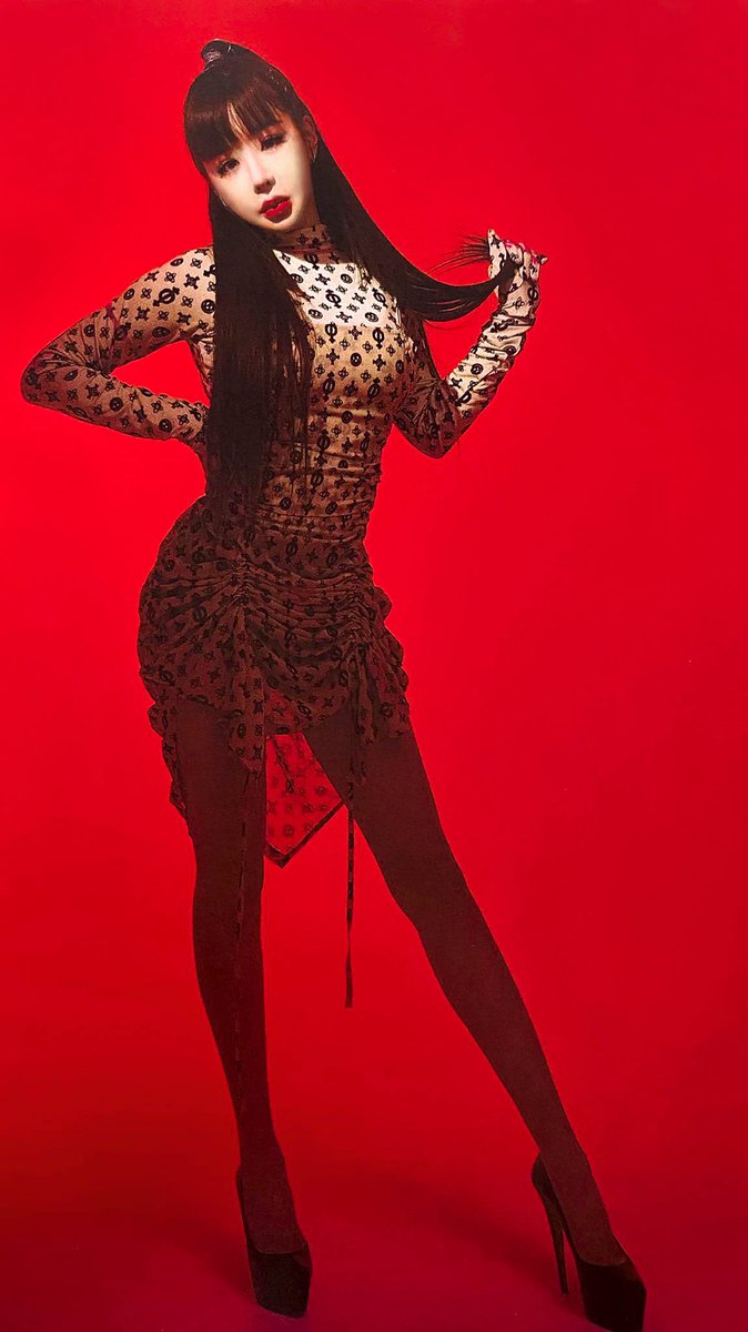 bomsoulmate's tweet photo. this has to be the cuntiest photoshoot ever https://t.co/4qkI96fwHq